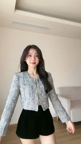 Cuối năm tiệc tùng, cứi xin mặc áo này chủn bài goy đóoo #homnaymacgi #OOTD #outfitoftheday #outfitideas #miho #aodatweet 