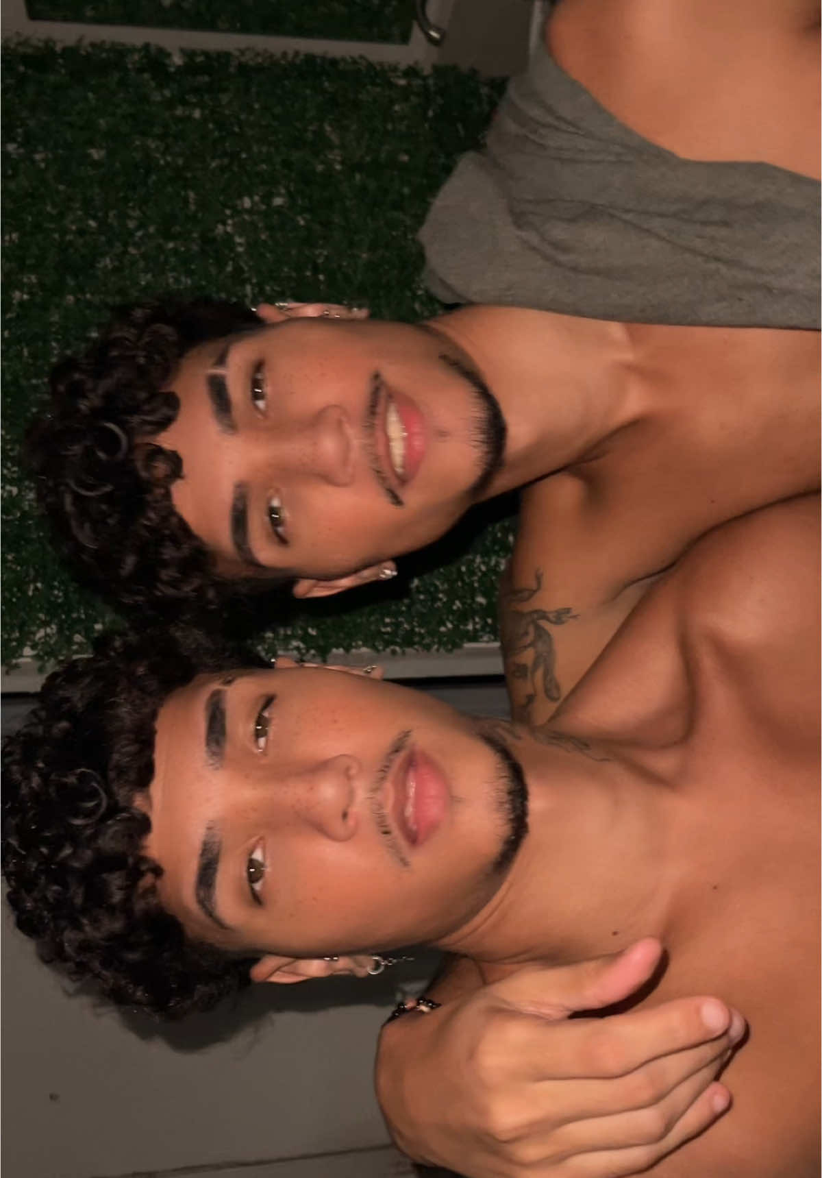 #foryou #fy #foryoupage #fyr #fyp #viral #gemeos #twins #🏳️‍🌈 