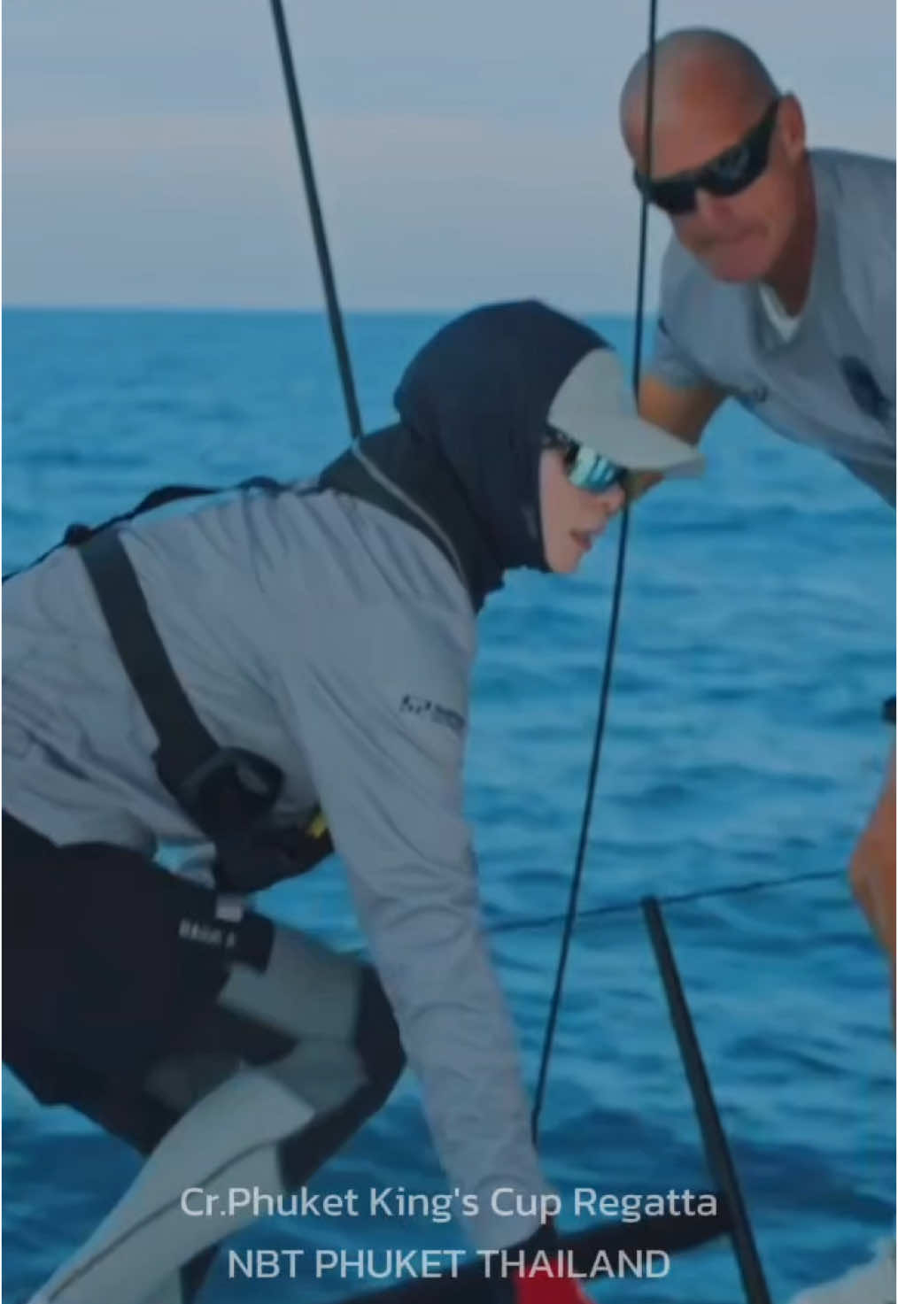 แม่เก่งรอบด้านจริง ๆ มีอะไรที่แม่ทำไม่ได้บ้างไหมคะ แม่นำทีมเรือใบวายุ ชนะเลิศการแข่งเรือใบ รุ่น ไออาร์ซี ซีโร (IRC Zero) ในการแข่งขันเรือใบนานาชาติชิงถ้วยพระราชทาน ภูเก็ตคิงส์คัพรีกัตต้า ครั้งที่ 36 #พระราชินี #ภูเก็ตคิงส์คัพรีกัตต้าราชินี #สมเด็จพระนางเจ้าสุทิดา #สถาบันพระมหากษัตริย์ #เรารักสถาบันกษัตริย์ #แข่งขันเรือใบ #เรือใบ #ภูเก็ต 