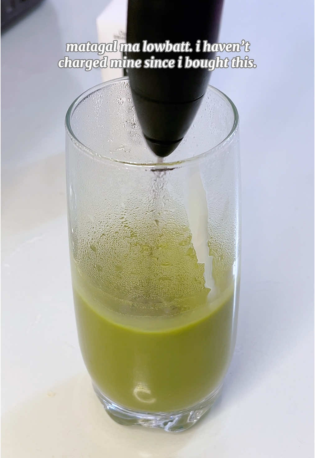 kung wala ka pang milk frother, this is your sign na bumili na 💯 #milkfrother #rechargeablefrother #frother #matchalatte #trending #fyp 