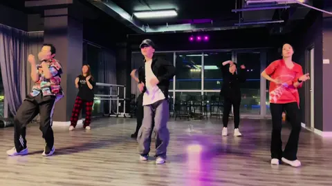 快来燃烧您的舞蹈之魂吧！ 超级酷炫 在这里，您就是最靓的仔 地址：36-18 Main Street, 6th Floor, Suite M603 Downtown Flushing, New York 好多舞种供您选择！！ #舞蹈室推荐 #跳舞人的精神状态 #法拉盛 #舞蹈室 #kpop #体验课 #舞蹈室日常 