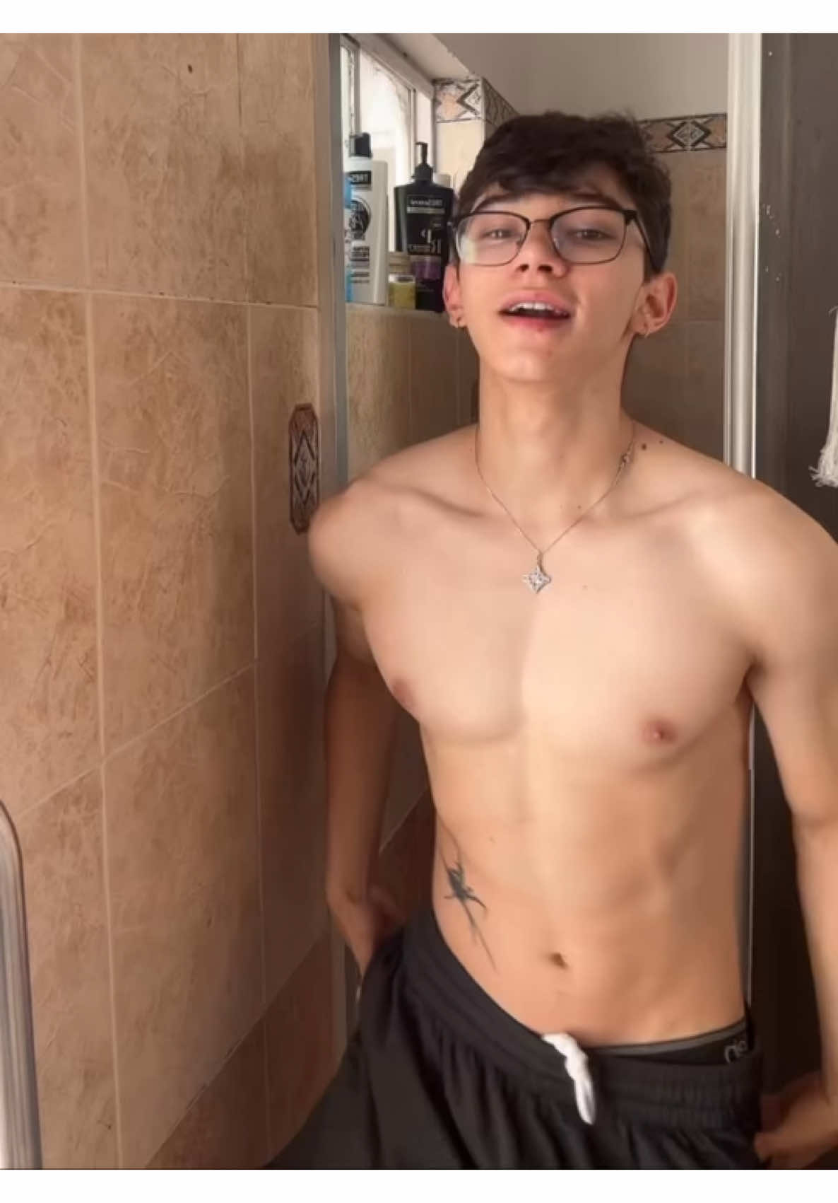 🥰 #cuteboys #chicoslindos #dancer #shirtless 