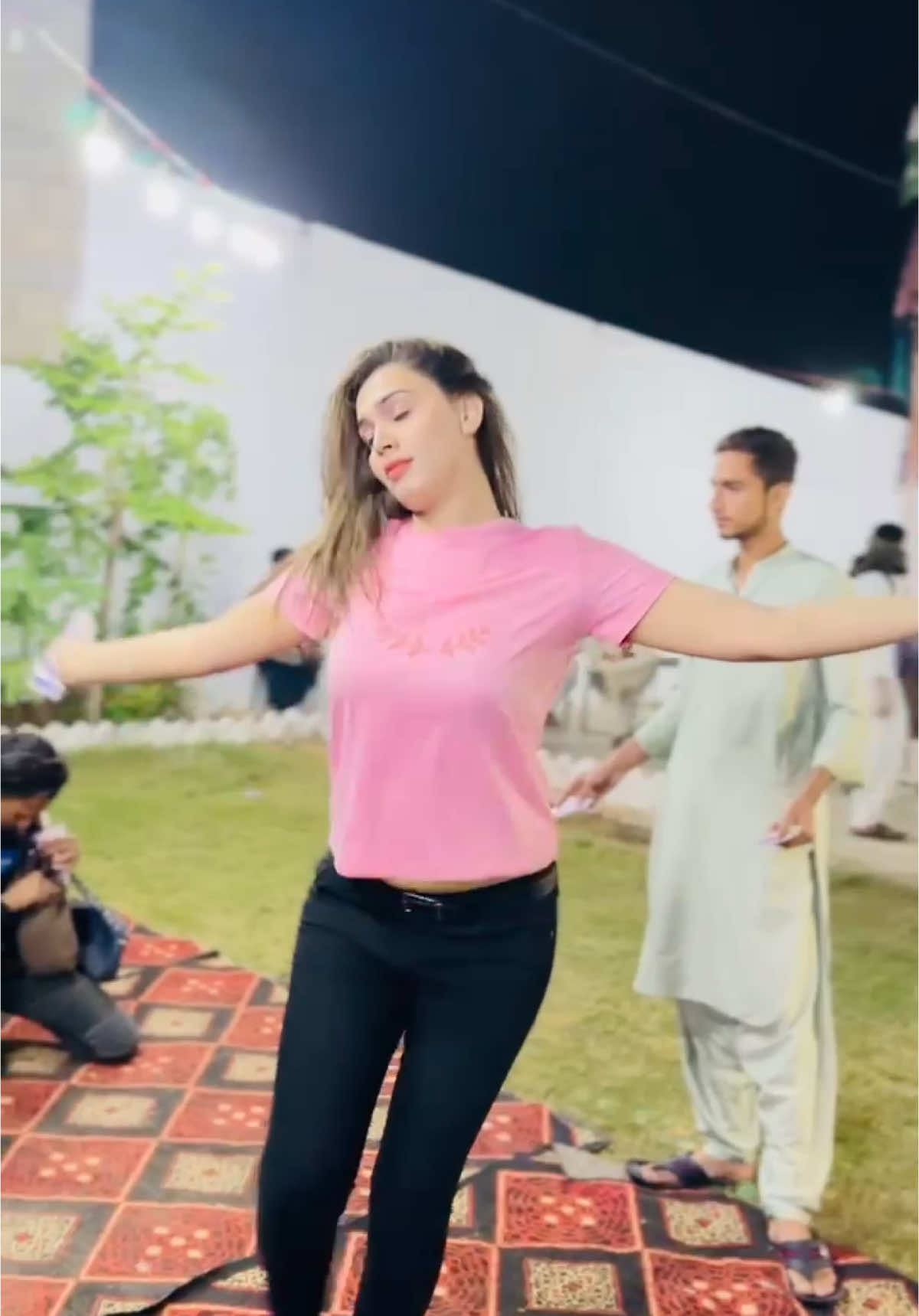 @SONU @Pinky💸💃khobsorat💸🤍 @Ghazal khan dansar 💃🏻💃🏻 @kendall 