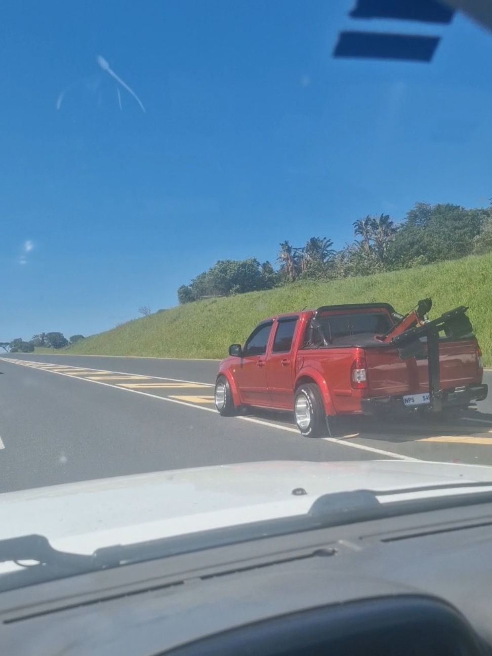 Spotted on the N2 #isuzuv6 #OnTheFloor #candychallenge #arrivealive #stancenation #festiveseason #breakdown #towtruck
