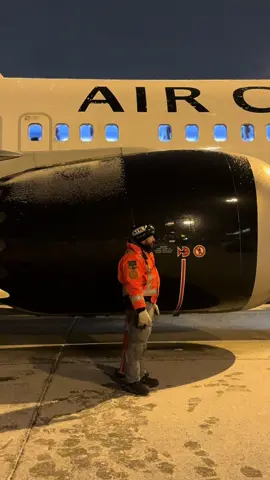 The Ronaldo 🇵🇹of Air Canada🍁🇨🇦at YUL   in the Canadian winter 🫡 …… #a#aircanaday#yula#airportlifea#aiport_ramplifea#airplanem#montrealc#canada_life🇨🇦s#staralliancer#rampagentl#loadcaptainr#ronaldos#siuuuup#portugal🇵🇹d#dancechallenged#dancer#cristianoronaldo