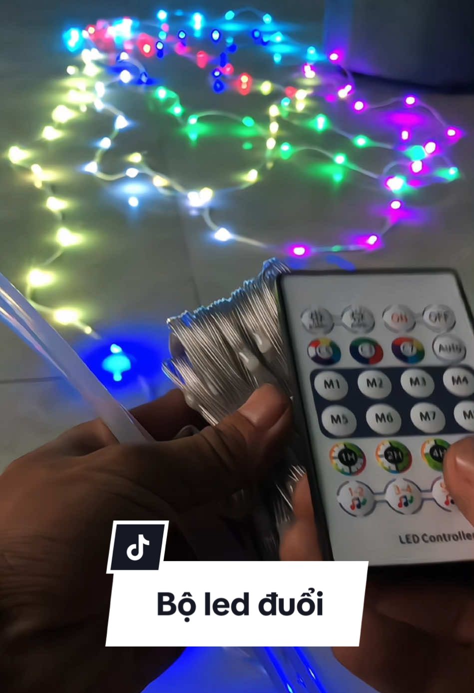 Đèn led đuổi RGB cảm biến âm thanh đi kèm keo nến và điều khiển. #denledtrangtri #denledduoi #denledrgb #denledtrangtringoaitroi #trangtritet #tet2025🥰🧨xh 