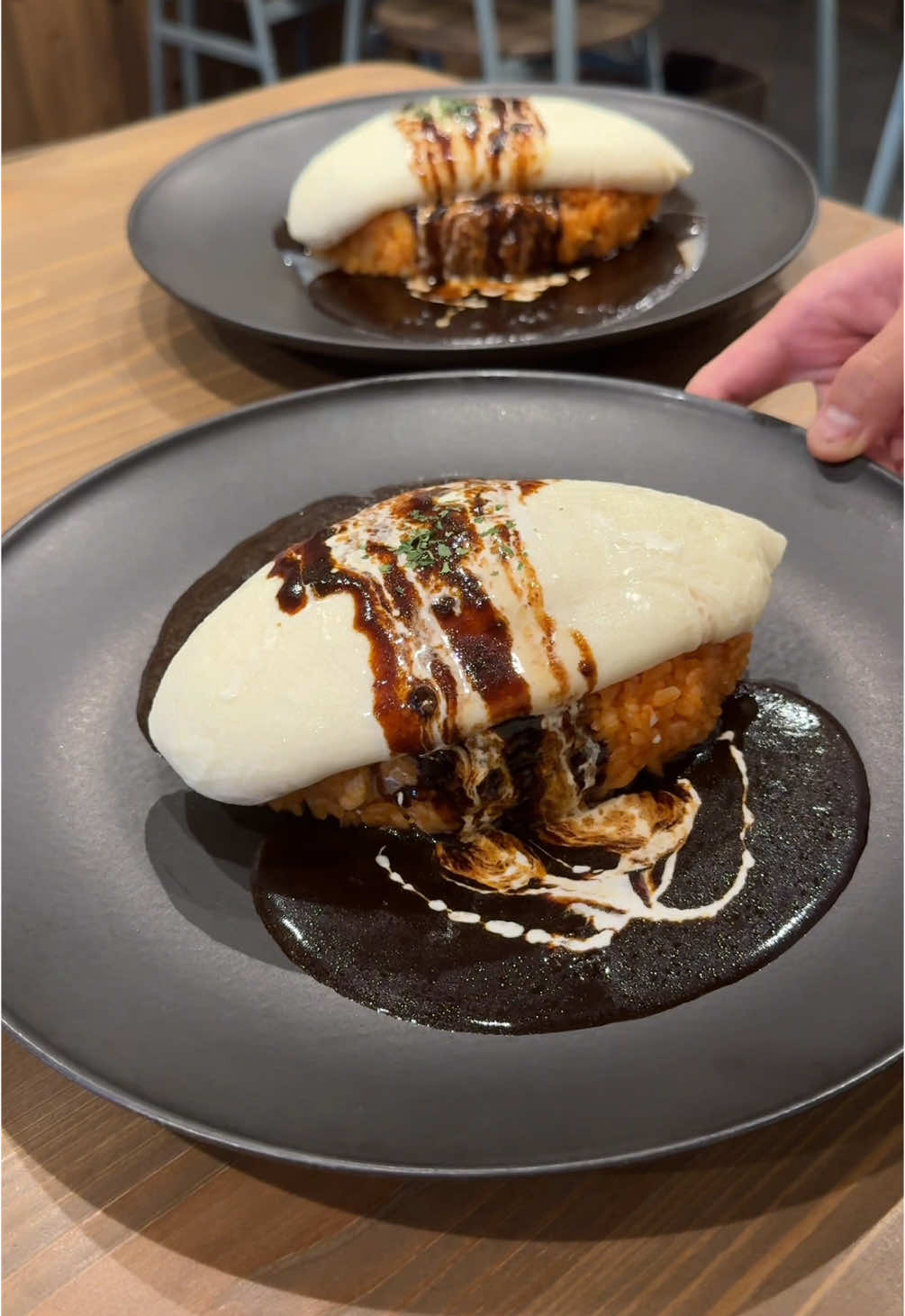 京都で一番人気の黄身が溢れる真っ白オムライス🍳 白いオムライス 1760円 🍚店名: 食堂デイズ 住所: 〒600-8022 京都府京都市下京区稲荷町330-3河原町ビル 2F 最寄駅:河原町駅徒歩5分 営業時間：11:30〜13:00 18:00〜20:30 定休日：水曜日、木曜日 #京都グルメ#Japanesefood#tiktokfood