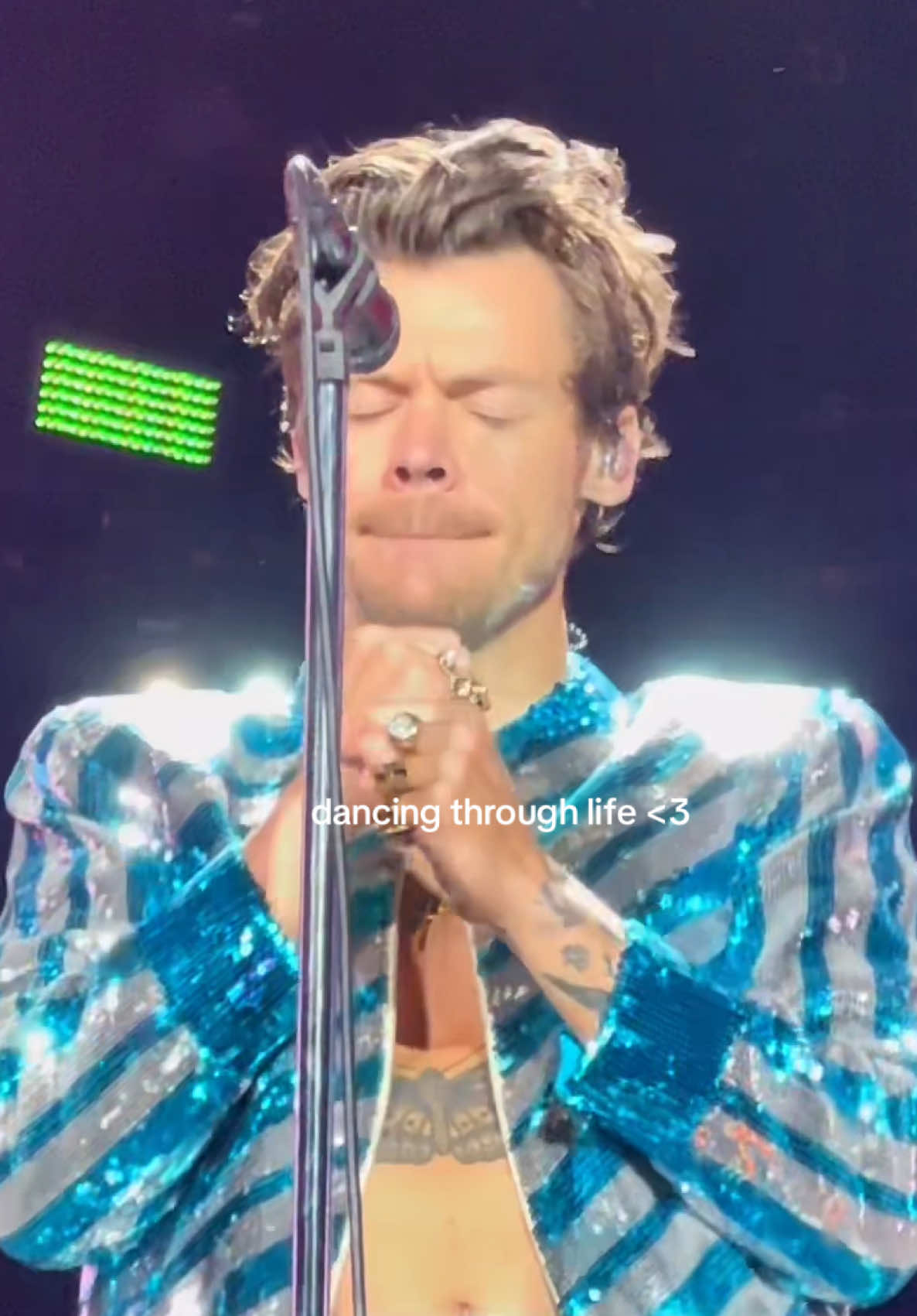 dancing queen #harrystyles #hslot #loveontour 