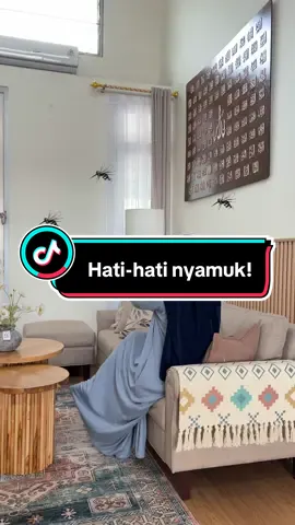 Hati-hati musim hujan datang‼️ Sadar gak kalo nyamuk makin banyak di musim hujan, apalagi di waktu pagi. Ternyata pagi hari itu waktunya mereka berkembangbiak dan bertelur. Nah pagi hari juga jadi waktu yang baik untuk basmi nyamuk. Untuk basmi nyamuk aku pakai SEMPROT NYAMUK dari @Fumakilla Indonesia  ✅ Teknologi Cap (Tutup Botol) Double Jet : Nano Particle Menyebar Cepat Hingga Ke Area Tersembunyi ✅ 2X Efektif, Nyamuk Cepat Mati Gak Bangun Lagi! ✅ Keharuman yang lembut tidak membuat sesak dan batuk ✅ Dapat digunakan di ruang keluarga, ruang tamu maupun kamar tidur ✅ Setelah ruangan disemprot Vape Aerosol, diamkan selama 10 menit, sebelum masuk kembali #VAPEantinyamuk #FloralBubble