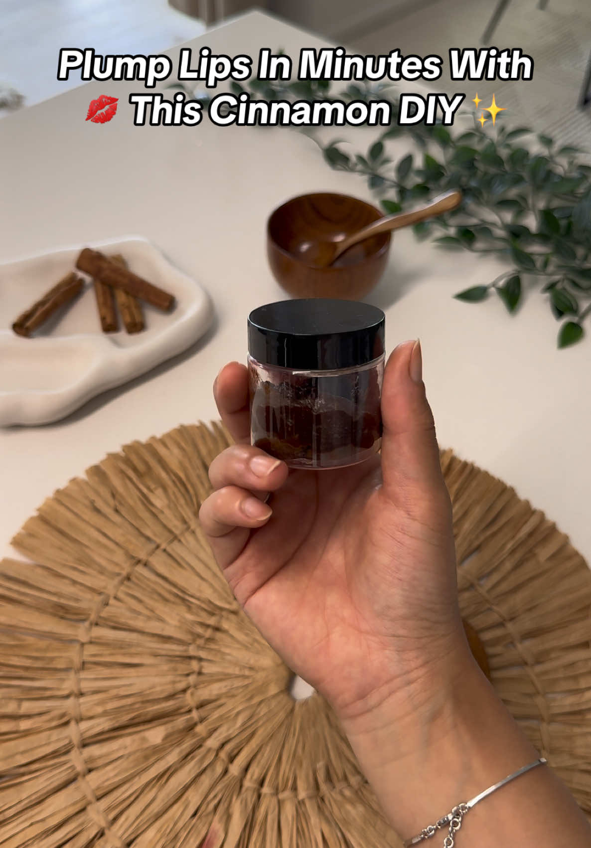 💋Get soft rosy lips naturally with this quick DIY using ingredients from your kitchen !✨ #diyskincare #naturalbeauty #scrubs #cinnamon 