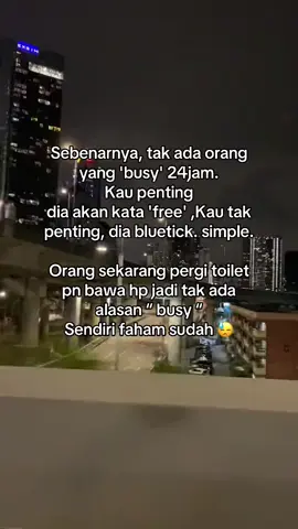 Sebenarnya dia busy dengan orang lain 😓 #undurdiri #busy #mendua #moveon #quotes #healing #fyp 