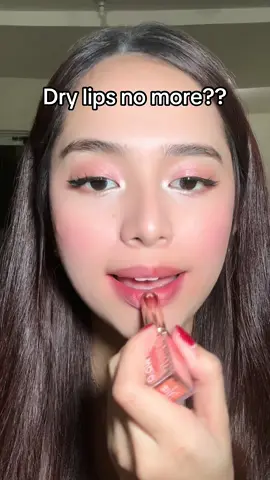 Literal na dry lips no more sa lip balm na to!🥰💖 #theadeluna #fyp #otwoo #otwoophbeauty #otwoolipstick #Moisturizinglipstick #hydratinglipstick @O.TWO.O Beauty 