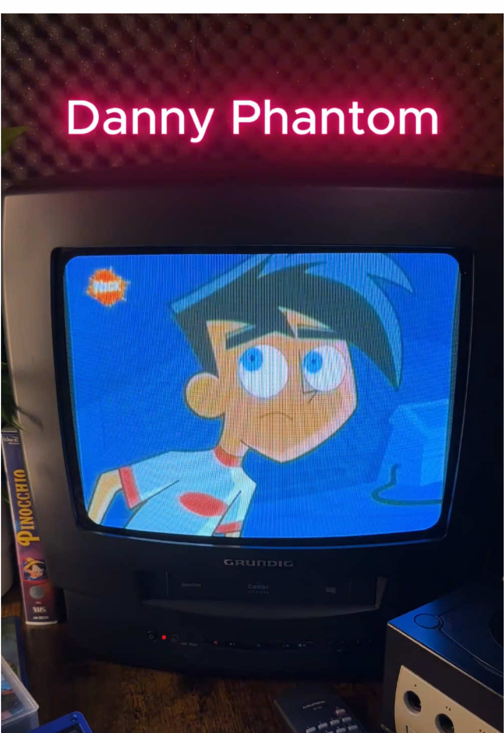 Danny Phantom 👻⚡️ Ein Teenager, zwei Welten – Danny kämpft gegen Geister und entdeckt seine Superkräfte! 💥🌌 #dannyphantom #intro #nostalgie #kindheit #opening #kindheitsserien #kindheitserinnerungen #for #4you „Intro der Serie Danny Phantom (2004). Produziert von Nickelodeon und Billionfold Inc. Alle Rechte liegen bei den jeweiligen Rechteinhabern.“