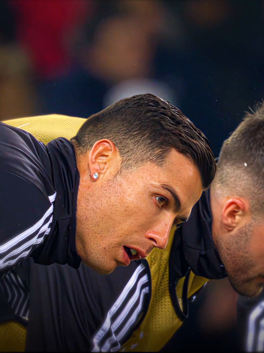 Ronaldo on The snow🥶 IB @Karim.aep COMP @prodz new main acc  #ronaldo #ronaldo4kedit #ronaldoedit #cristiano #ronaldochristmas #christmas #ronaldosmoothedit 