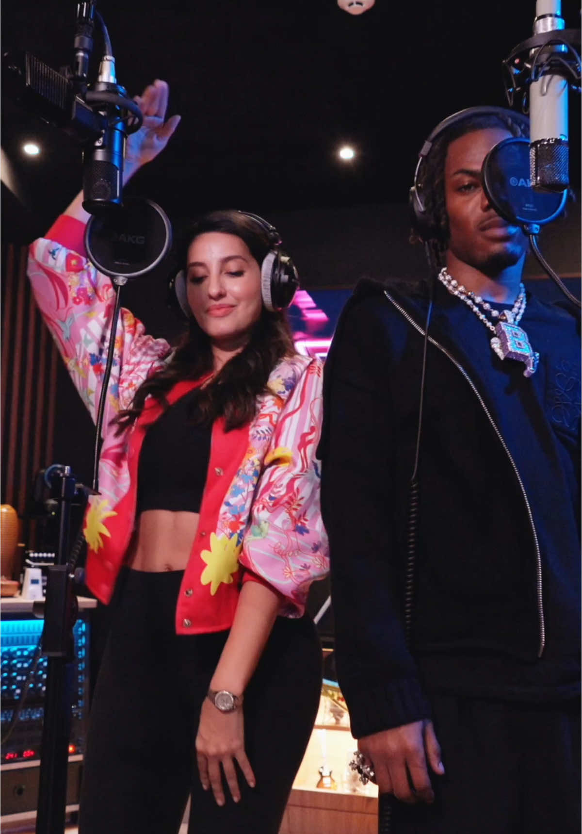 ITS TRUE 🎵🤩😍 Hit up the studio to make some magic! This collab is fiyaaaaah. Keep streaming our song #itstrue on all platforms #ckay @Warner Music 
