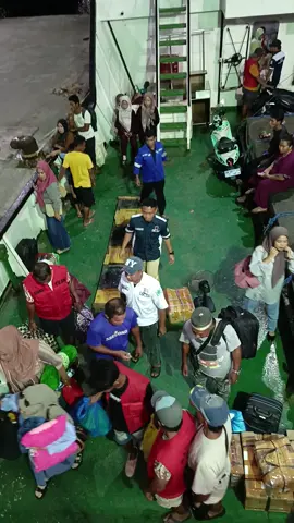 sandar di pelabuhan toli-toli