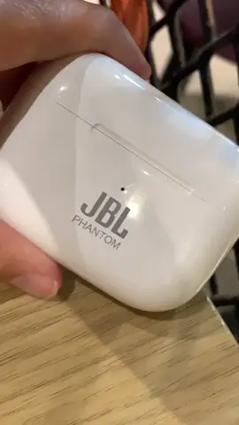 good quality air pods #airpods #jbl #jblairpods #earpod #tiktokfinds 