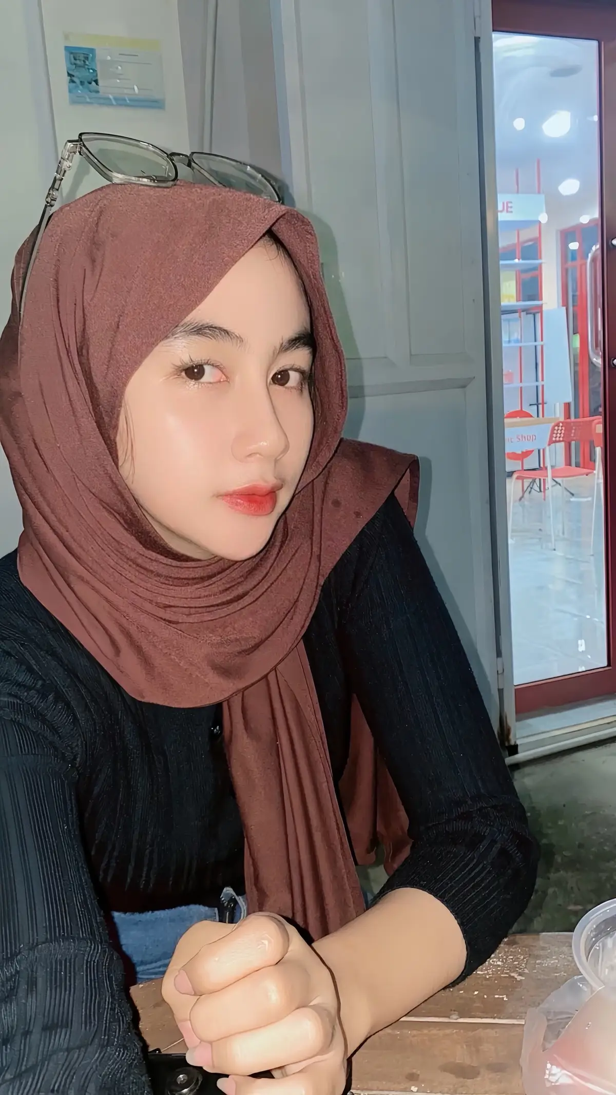 Di luar jadi kakak”, di sekolah jadi ibu 