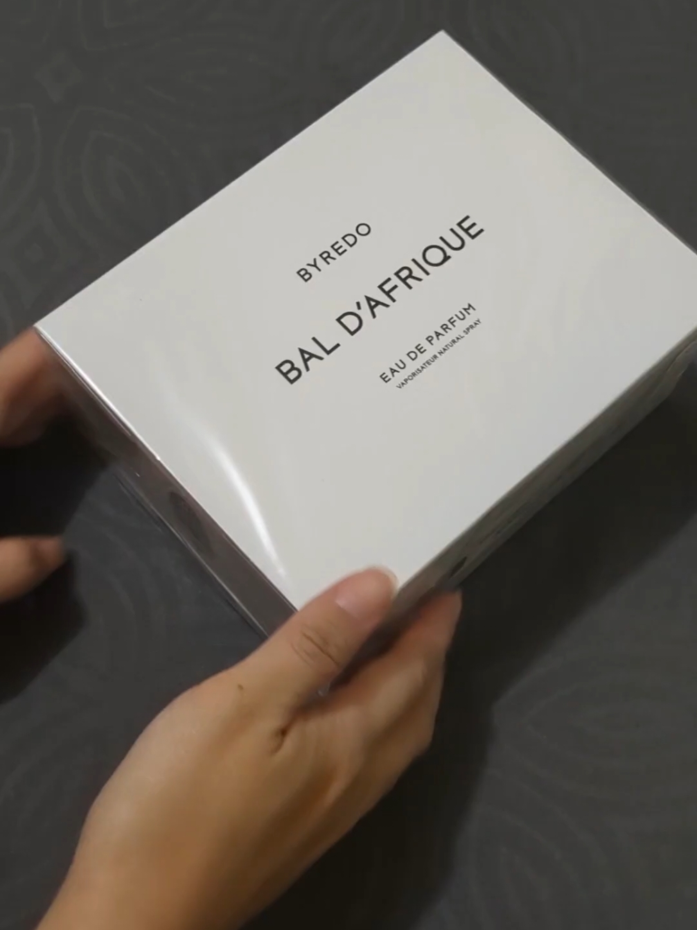 Unboxing my long-awaited bal d'afrique by byredo #byredoperfume #byredobaldafrique #baldafrique #dailyperfume #perfumeforwomen #perfumerecommendations  #byredo #perfumereview #asmr #unboxing #unboxingasmr #unboxingperfume 