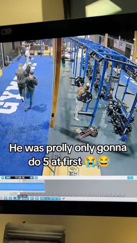 Bro just squatted like 225 for 80 reps 😂 🎥: @Gym Blue #gym #workout #GymTok 