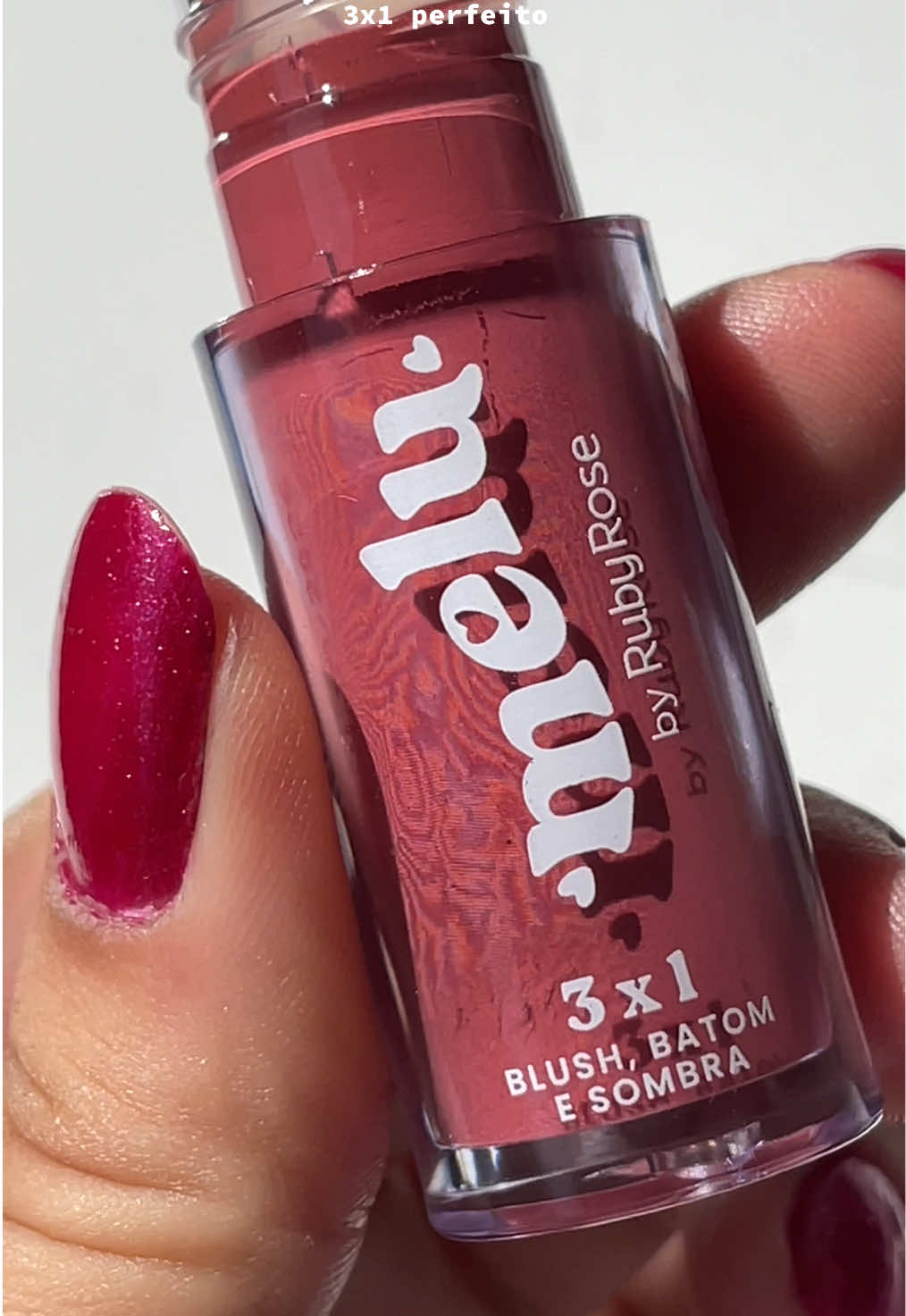 Descobri o 3 em 1 que todo mundo precisa! 💄 Blush, sombra e batom em um só produto.🫶 Eu ameiiiii! ✨  @Melu @Ruby Rose    #DicasDeMake #Melu #RubyRose #3em1 #DicasDeBeleza #Achadinhos 