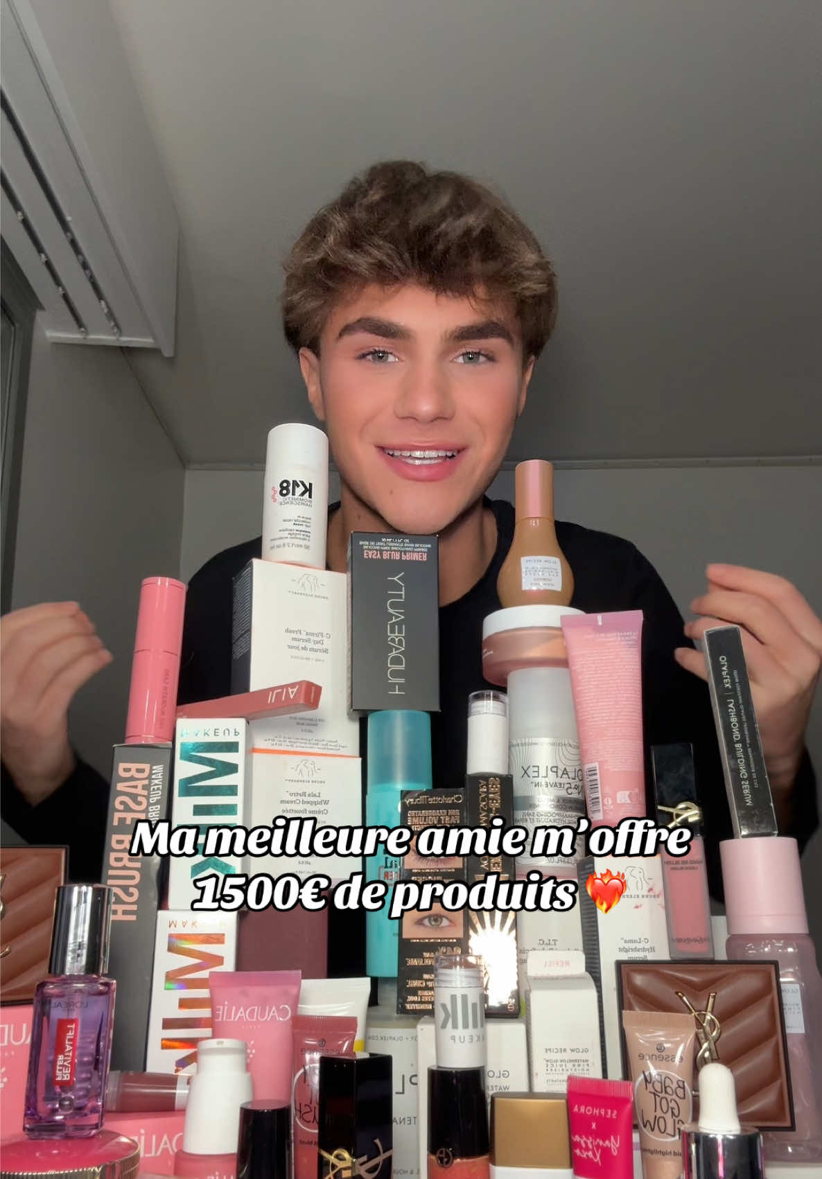 je suis tellement choqué 😻 Références des produits 💕 @Drunk Elephant @Glow Recipe @milkmakeup @YSL Beauty @SEPHORA @Olaplex France @Huda Beauty @Too Faced @Caudalie @BenefitFrance @Fenty Beauty @essence cosmetics @L’Oréal Paris @Armani beauty @K18 Hair @drjart_kr @La Roche-Posay @Supergoop @Pat McGrath Labs @Charlotte Tilbury @niceworkparisoff