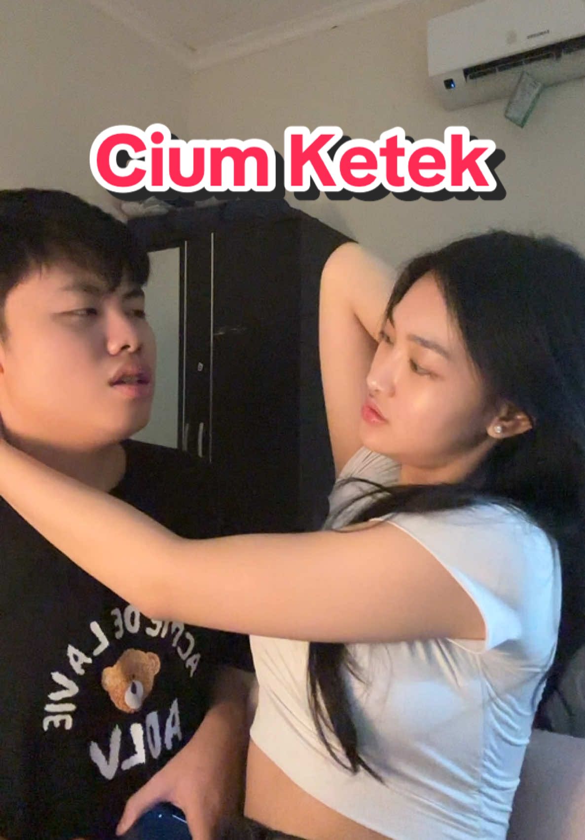 cium ketek banjirr doang padahal 🤣🤣  #AxlCaca #fyp #Couple #prank 