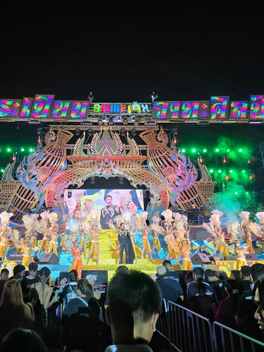 โยกมาระเบียบวาทะศิลป์กันต่อ #ระเบียบวาทะศิลป์ #เป๊ปซี่ซ่าหน่อยมั้ย #BMMF14 #มันใหญ่แทร่ #GMMSHOW #BMMF #มันใหญ่มาก 