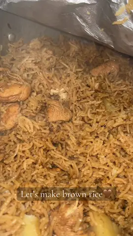 Brown rice with chicken and potatoes🤎We love topping ours with some raita and salan. Do you prefer brown rice or biryani?#desifood #Ramadan #ramadanrecipies #brownrice #fyp #rice #pakistani 