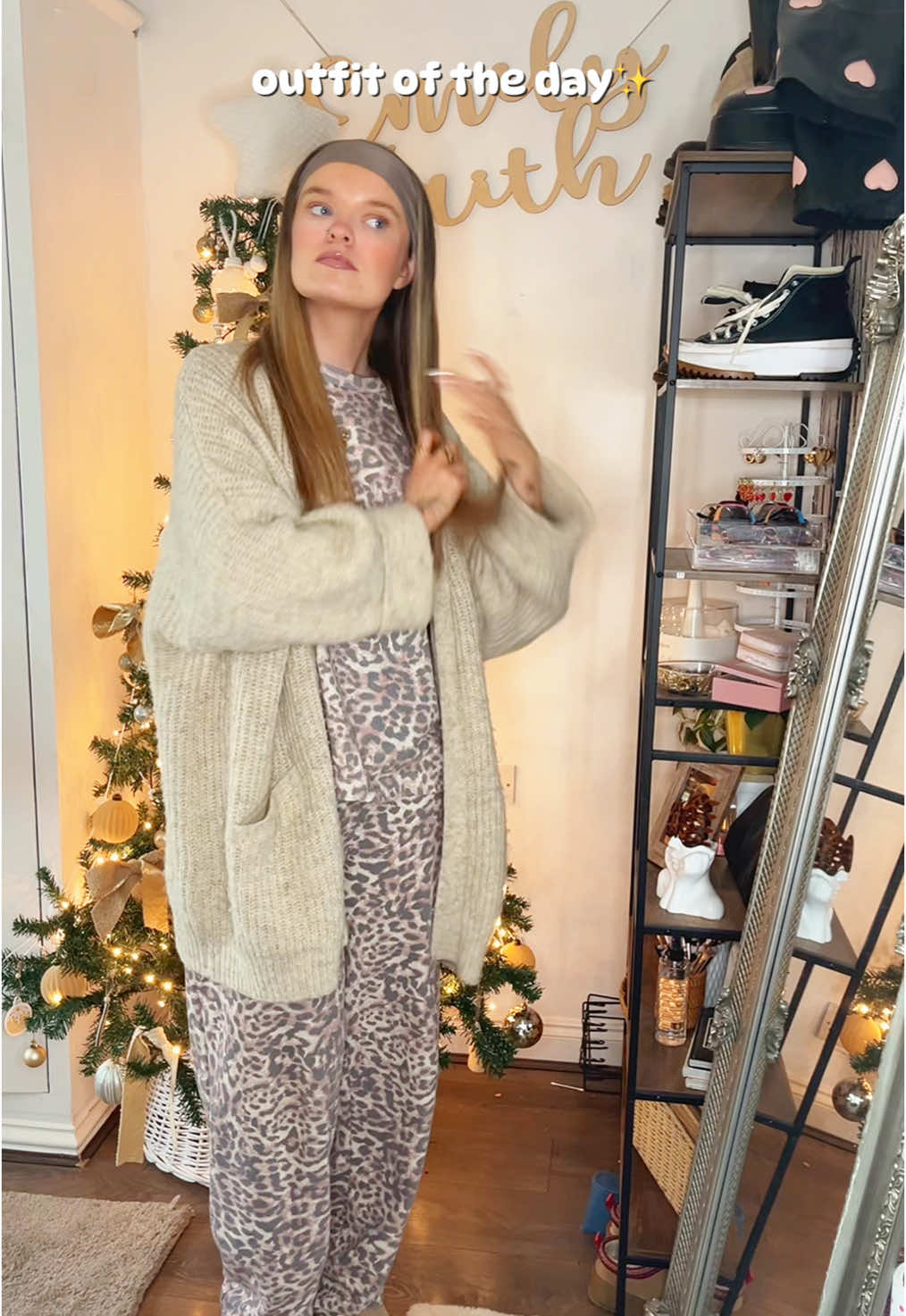 The weather today calls for a comfy outfit💤 #OOTD #outfit #outfitideas #fashion #leopardprint #style #stylingvideo #fashioninspo #style #trending #winteroutfit #fyp #foryoupage #viral #christmas 