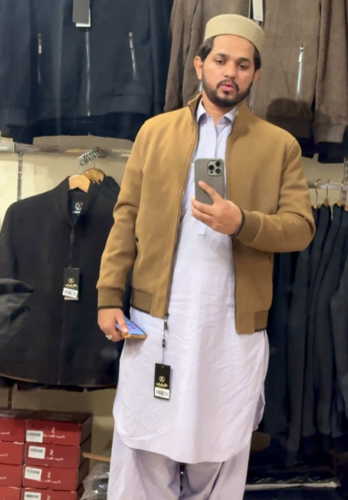 Staso kem Colour Khwakh sho Pakai❤️ #wastcoat #colour #peshawar #hammadfoodandtravel #hammadkhanvlogs 
