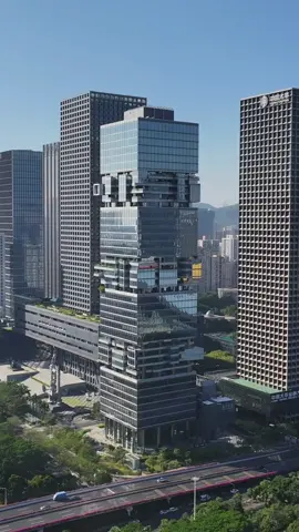 深圳南方博时基金大厦，位于深圳福田CBD金融中心，面积11万平方米，是南方基金与博时基金两公司的总部所在地！