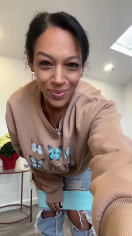 31-Day Squat Challenge 🍑 Day 1: 5 squats Day 2: 10 squats Day 3: 15 squats Day 4: 20 squats Day 5: Rest Day 6: 25 squats Day 7: 30 squats Day 8: 35 squats Day 9: 40 squats Day 10: 45 squats Day 11: Rest Day 12: 50 squats Day 13: 55 squats Day 14: 60 squats Day 15: 65 squats Day 16: Rest Day 17: 70 squats Day 18: 75 squats Day 19: 80 squats Day 20: Rest Day 21: 85 squats Day 22: 90 squats Day 23: 95 squats Day 24: Rest Day 25: 100 squats Day 26: 105 squats (optional for advanced participants) Day 27: Rest Day 28: 110 squats (optional for advanced participants) Day 29: Rest Day 30: 115 squats (final push, optional) Day 31: Celebrate your progress and stretch! Tips for Success 1.	Form Matters: •	Keep your back straight, chest up, and knees aligned with your toes. •	Go as low as your flexibility allows while keeping good form. 2.	Modify if Needed: •	If bodyweight squats are too easy, hold a light weight or add a resistance band. 3.	Add Variety (Optional): •	Include sumo squats, jump squats, or pulse squats for a challenge. 4.	Stretch Daily: •	Stretch quads, hamstrings, and glutes after each session to prevent soreness. 5.	Stay Hydrated: •	Drink water throughout the challenge to support recovery. #creatorsearchinsights #motivation #Fitness #healthy #weightloss #FitTok #Ladies #healthyliving #wellness #fitnessjourney #fyp #fyppppppppppppppppppppppp 