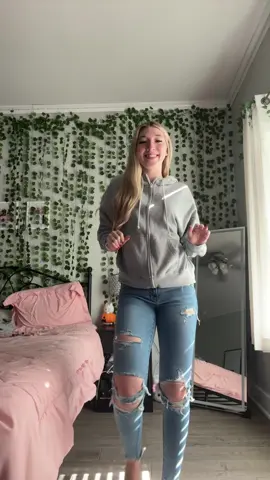 Day 7/12 of doing this dance till my 18th birthday 5 more days!