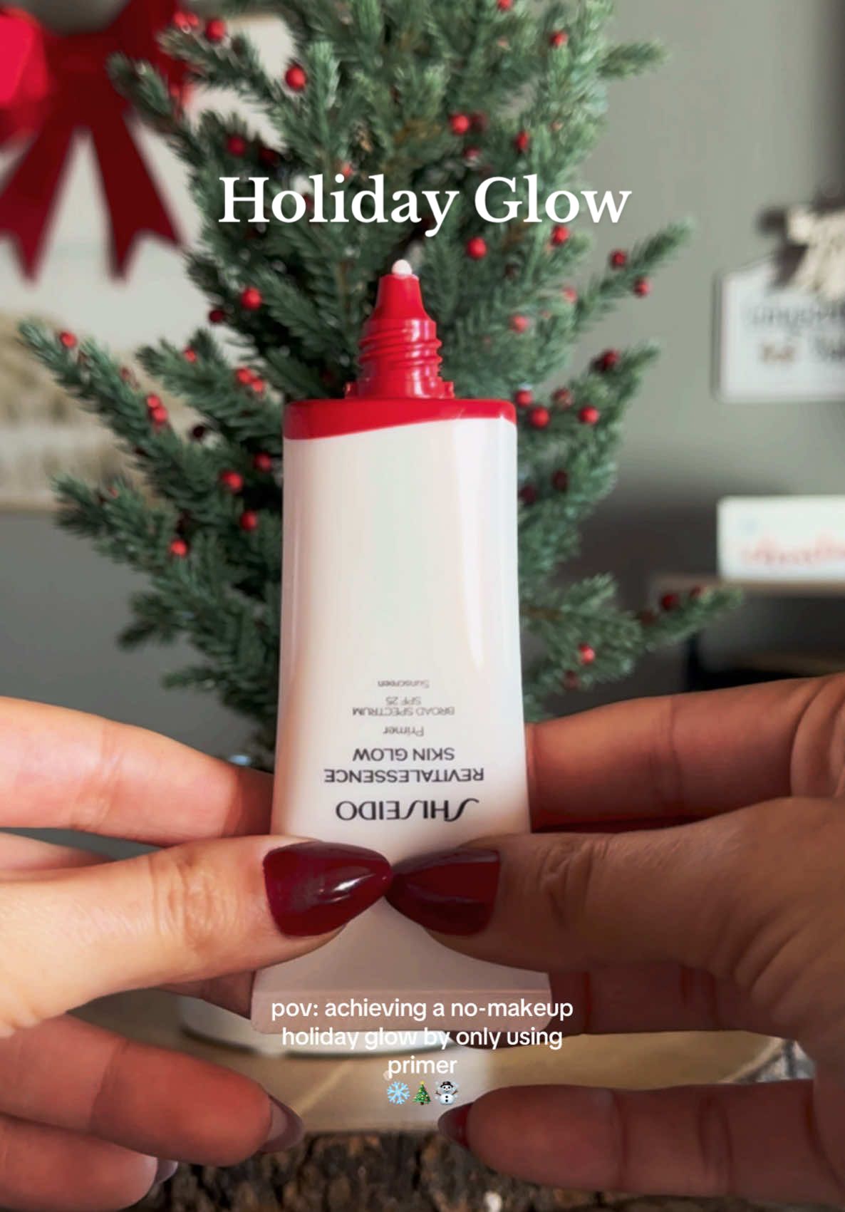gifted by Shiseido. The @SHISEIDO revitalessence skin glow primer to be exact ♥️ #giftedbyshiseido #shiseidoholiday #primer #nomakeupmakeup #christmasgiftideas #glowymakeup 