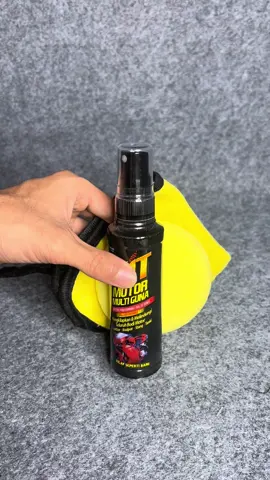 Kit Multiguna siap pakai 100ml dengan spons wax dan lap microfiber, solusi pengkilap seluruh body motor agar tampak baru seperti kilat. Mudah digunakan, cukup semprot dan gosok hingga mengkilap. Cocok untuk tangki, sayap, spatbor, hingga panel kecil. Gunakan secara rutin untuk motor selalu terlihat indah terawat.