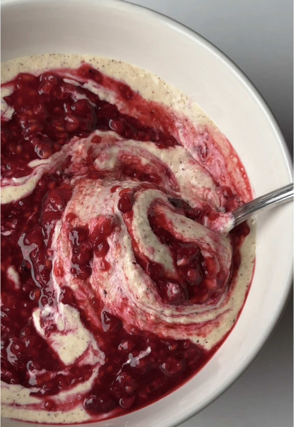 where my overnight oats lovers at?! 🥣🧘🏾‍♀️🌟💋 #fyp #oats #oatmeal #overnightoats #fiber #fiberfoods #highfiberandprotein #healthybreakfast #highprotein #highproteinbreakfast #healthybreakfastideas #overnightoatsrecipe 