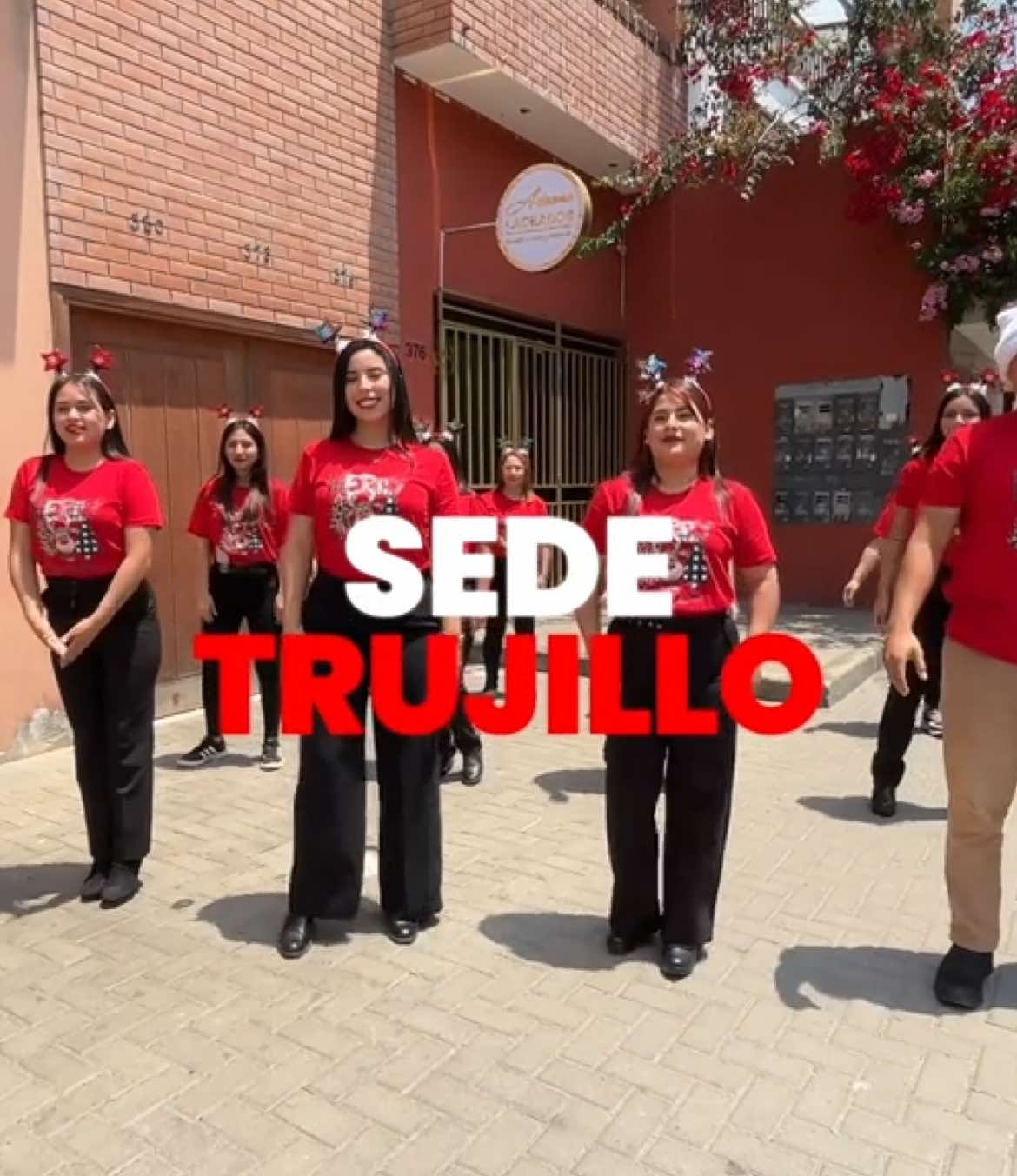 Sede Trujillo 🎄  Te presentamos nuestro concurso de villancicos, vota por tu sede favorita y hazle ganar 🤩🥳    #ariannalaceados #villancicos #concurso #peru