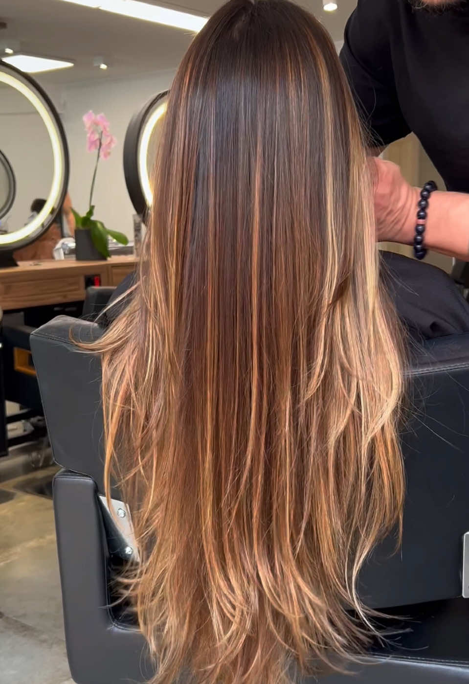 Mechas em tons amendoados ✨🤎 #mechas #instagram #cabelos #castanhoiluminado #morenailuminada #instagram #cabelos #iluminacion 
