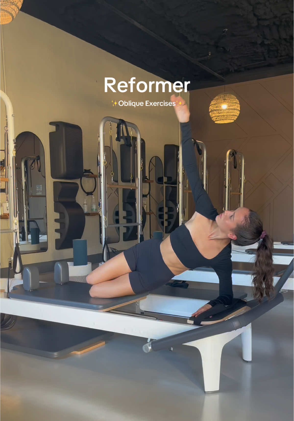 Happy Saturday! Heres some of my favorite oblique moves on the reformer 🤩               #pilates #pilatesinstructor #reformer #pilatesarms #pilatesobliques #moveyourbody #reformerpilates #obliques #reformerclass #reformerflow #pilatesinspo #pilatesabs #pilatesgirl #pilatesinspiration #corestrength #pilatesdaily #pilatesinspodaily #stpetepilates #tampapilates #corechallenge #pilateslovers 