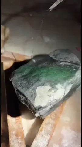 #jade #myanmarjade #ကျောက်စိမ်း #ကျောက်စိမ်းစျေးကွက် #မဟာအောင်မြေကျောက်ဝိုင်း 