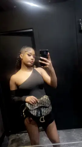 Deleting soon#itzjustmeelah 