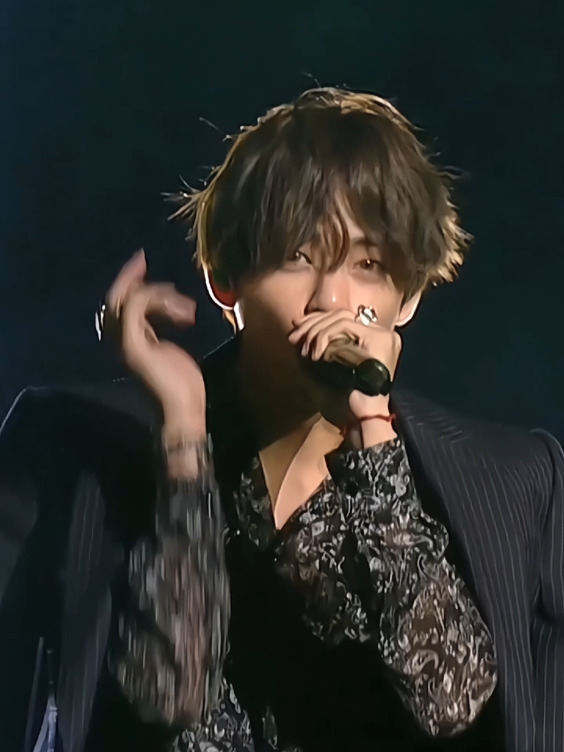 Taehyung rapping Suga's part on Daeng song is sooo epic✨ ❤️‍🔥 #taehyung #taehyungedit #vbts 
