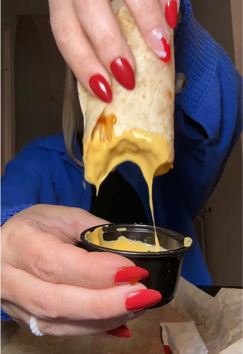 Taco bell cheesy roll up taste test!!! I have a cold so excuse my voice ❄️🌮🛎️  #tacobell #tacobellmukbang #tastetest #tacobellislife #fyp #mukbang #tacobellcravingsmenu @tacobell 