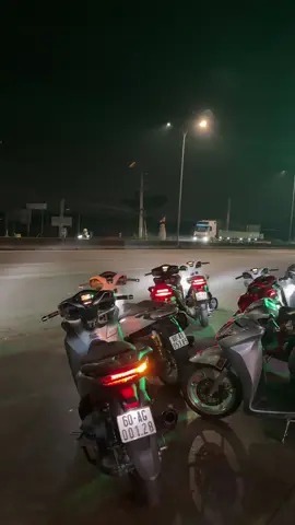 lạc lõng giữa bầy cọp😆 #southvietnamscooterteam🇻🇳 #fyp #xuhuongtiktokk #sh350i #xh #gpracing #viral #xuhuong 