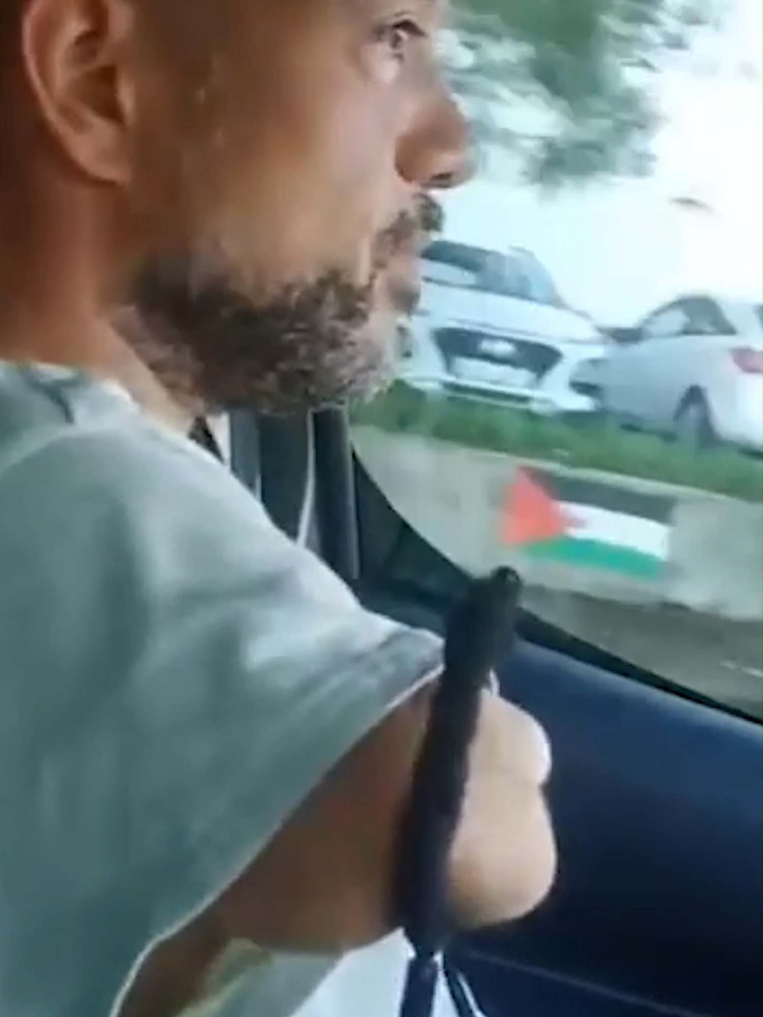 El precio de conducir sin brazos: José Miguel, un informático de 36 años deberá gastarse unos 80.000 euros para poder cumplir el sueño de conducir un coche adaptado #noticiastiktok #noticias #news