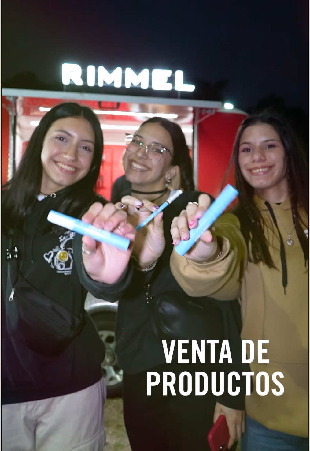 ¡Qué noche INOLVIDABLE en Rosario! ✨ Gracias a todos los que fueron parte del show de @mariabecerra y a los que se acercaron a disfrutar del stand de Rimmel 💄. Nos sentimos súper agradecidos por el cariño y la energía que nos dieron. Fue un placer compartir ese momento con ustedes y poder participar de este increíble evento.  ¡Nos encanta ser parte de tu belleza y estilo! 💋. ¡Nos vemos en el próximo! 😍.