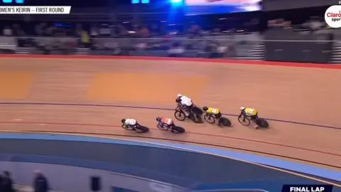 IMPRESIONANTE !  ⚠️☢️ Así fue el impresionante accidente en la Liga de Campeones de Pista en Londres que obligó a su cancelación hasta nueva fecha, la colombiana Martha Bayona se salvó por milímetros ! 🚴🏻‍♀️ #UciTrack #ligadecampeones 