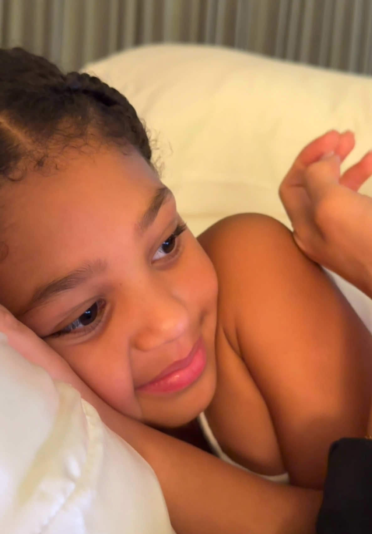 i thought it was time to show her the ‘to our daughter’ video (can’t believe its been 7 years 🥹🥹🥹🥹) 