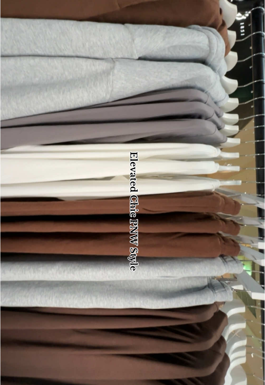 If you’re looking to elevate your wardrobe in your mid20s and you live in the PNW you’ve found the right place. #portlandoregon #pdx #beaverton #elevatedbasics #trendyboutique #eugeneoregon #oregon #mid20s #outfitinspo 